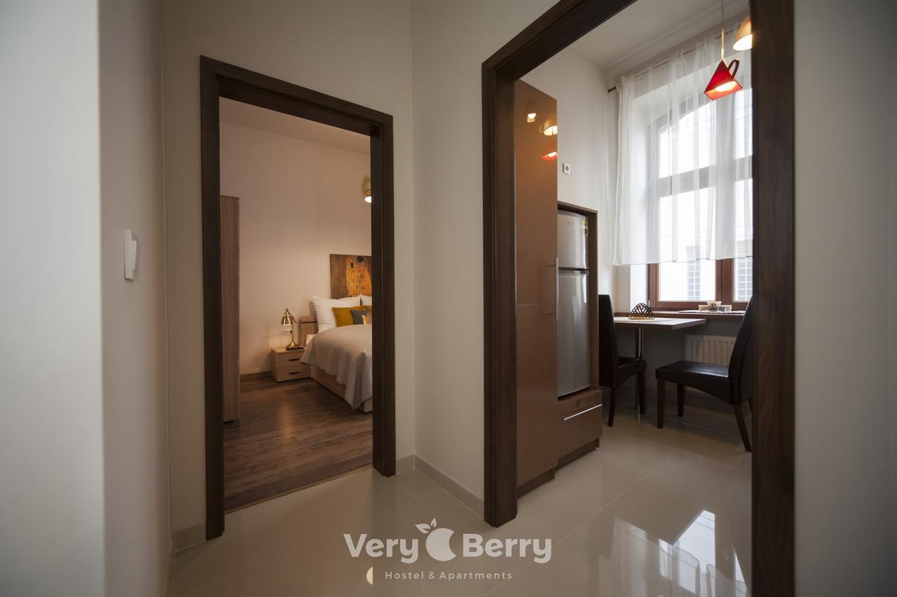 Przestronny Apartament Very Berry W Poznaniu Z Dwiema Sypialniami By Noclegi Renters Exterior photo