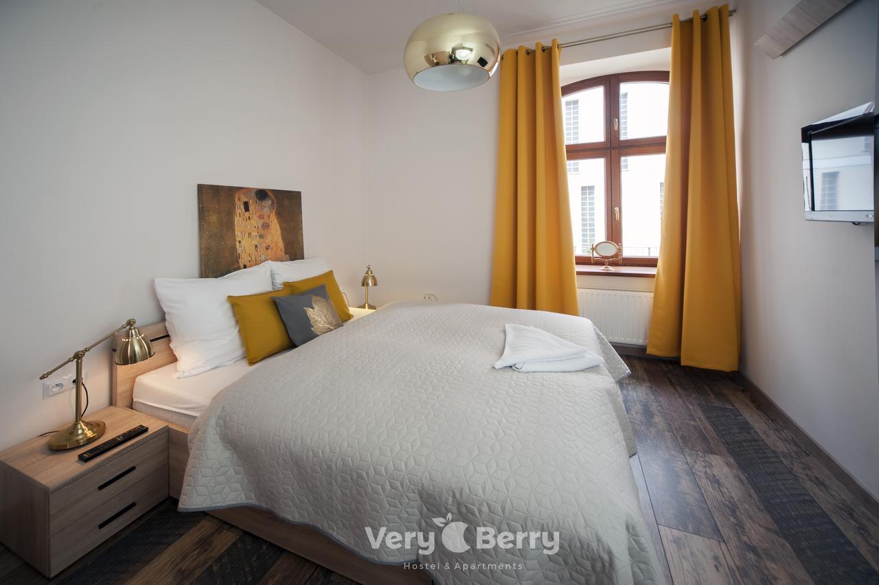 Przestronny Apartament Very Berry W Poznaniu Z Dwiema Sypialniami By Noclegi Renters Exterior photo